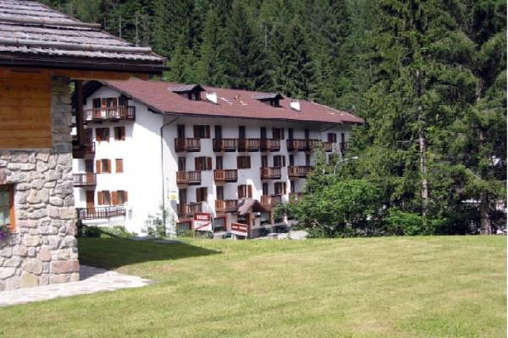 Casa Alpina Sant'Apollinare Hotel Falcade Exterior foto